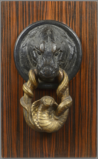 Auction by Tajan SVV du 21/05/2001 - Marteau de porte tête de panthère et serpent (lot n°61)